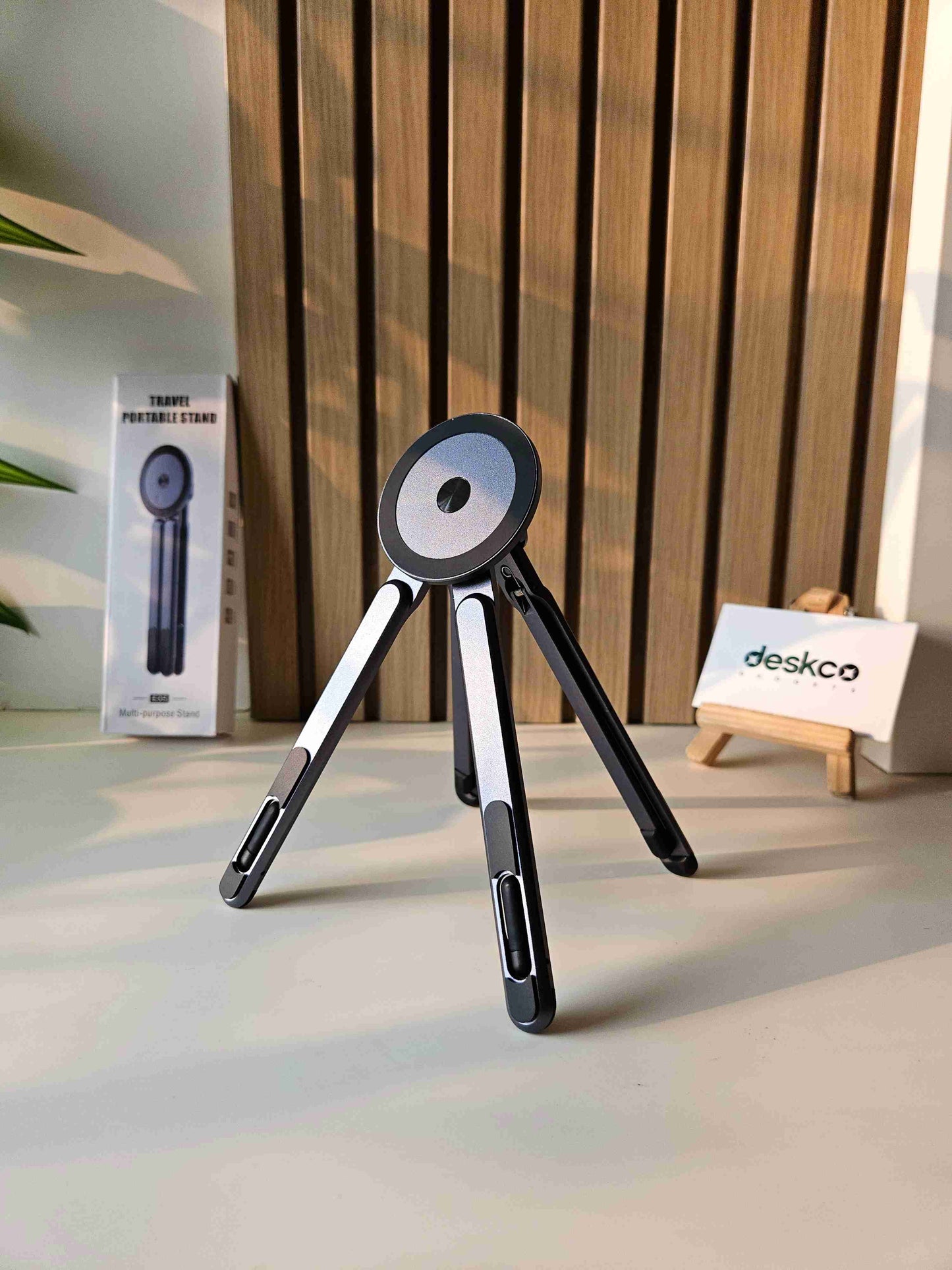 🎉50% KORTING!📱4-in-1 Multifunctionele Magnetische Apparaatstandaard: Aluminiumlegering – Draagbaar, Verstelbaar & Stabiel Voor Telefoon/Tablet/Laptop!