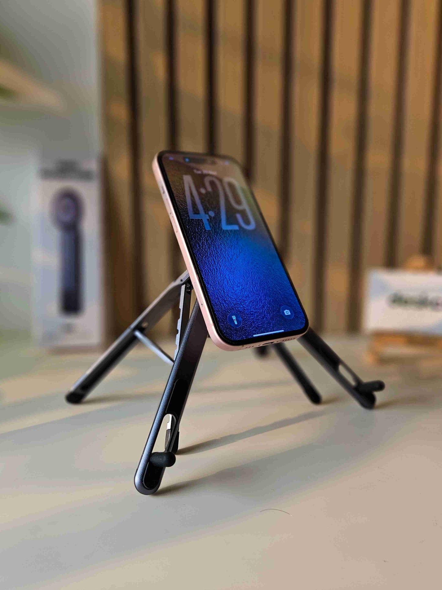 🎉50% KORTING!📱4-in-1 Multifunctionele Magnetische Apparaatstandaard: Aluminiumlegering – Draagbaar, Verstelbaar & Stabiel Voor Telefoon/Tablet/Laptop!