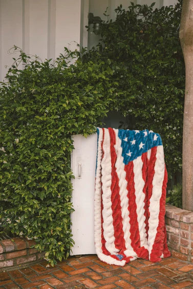 🇺🇸❤️American Flag Flannel Blanket — Ultra-Soft Flannel | Non-Shedding | Suitable for All Seasons | Available in Three Sizes